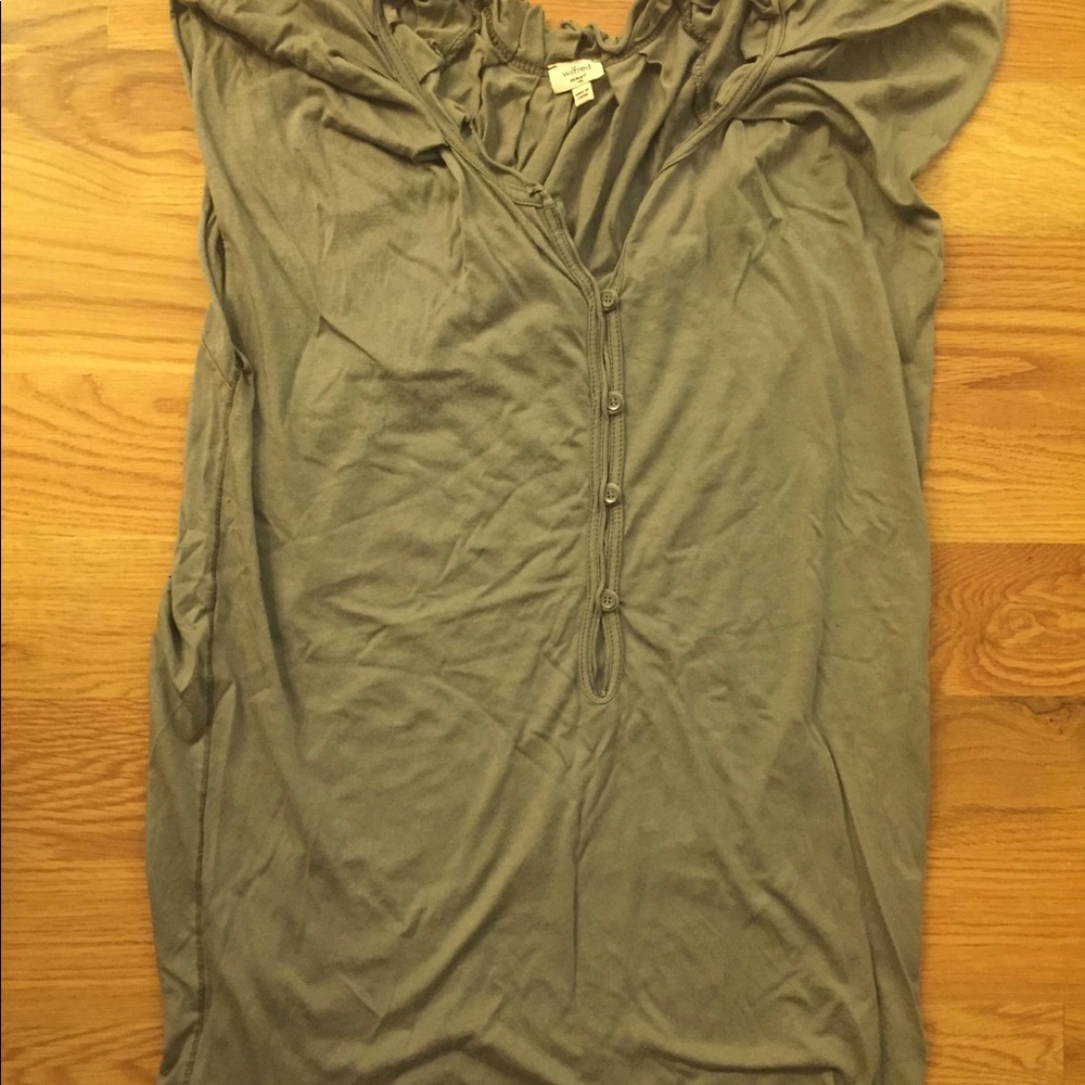 Aritzia Wilfred super soft top, olive/sage green